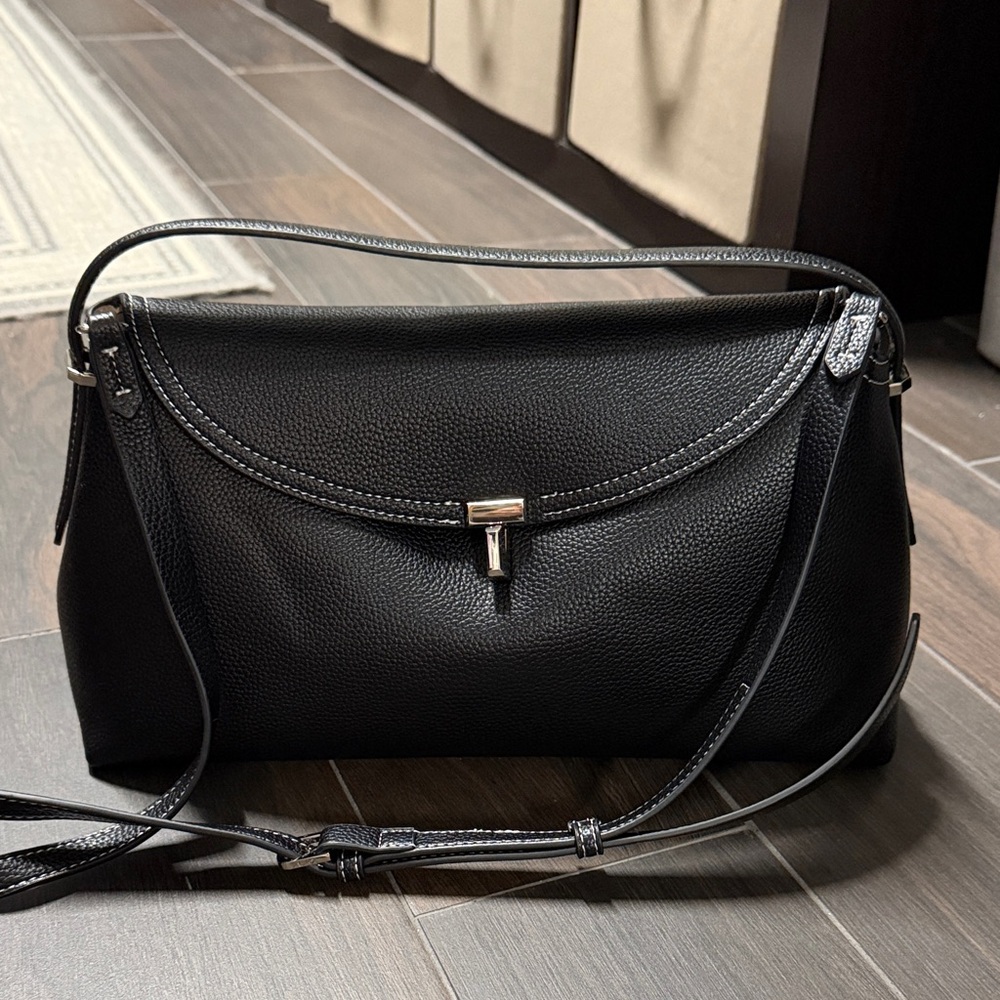 Elegant Black Leather Shoulder Bag